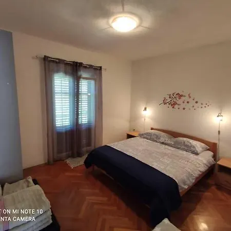 Apartamento Omo Rsm Supetar